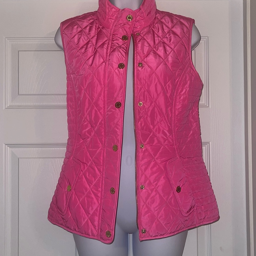 Lilly Pulitzer quilted vest with snaps. Adjustable snaps on the back. GUC